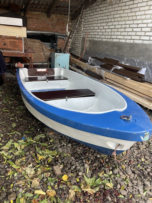 Продам пластикову лодку 3.50