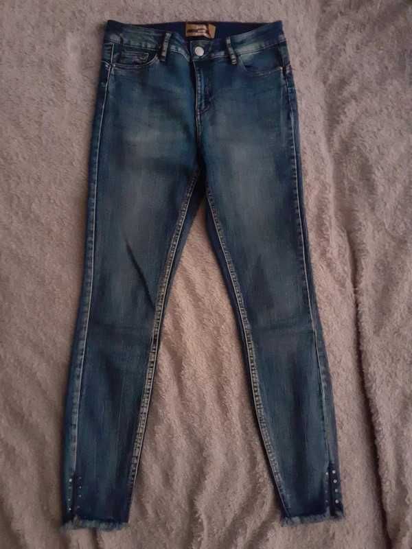 Jeansowe rurki w ciemnym kolorze