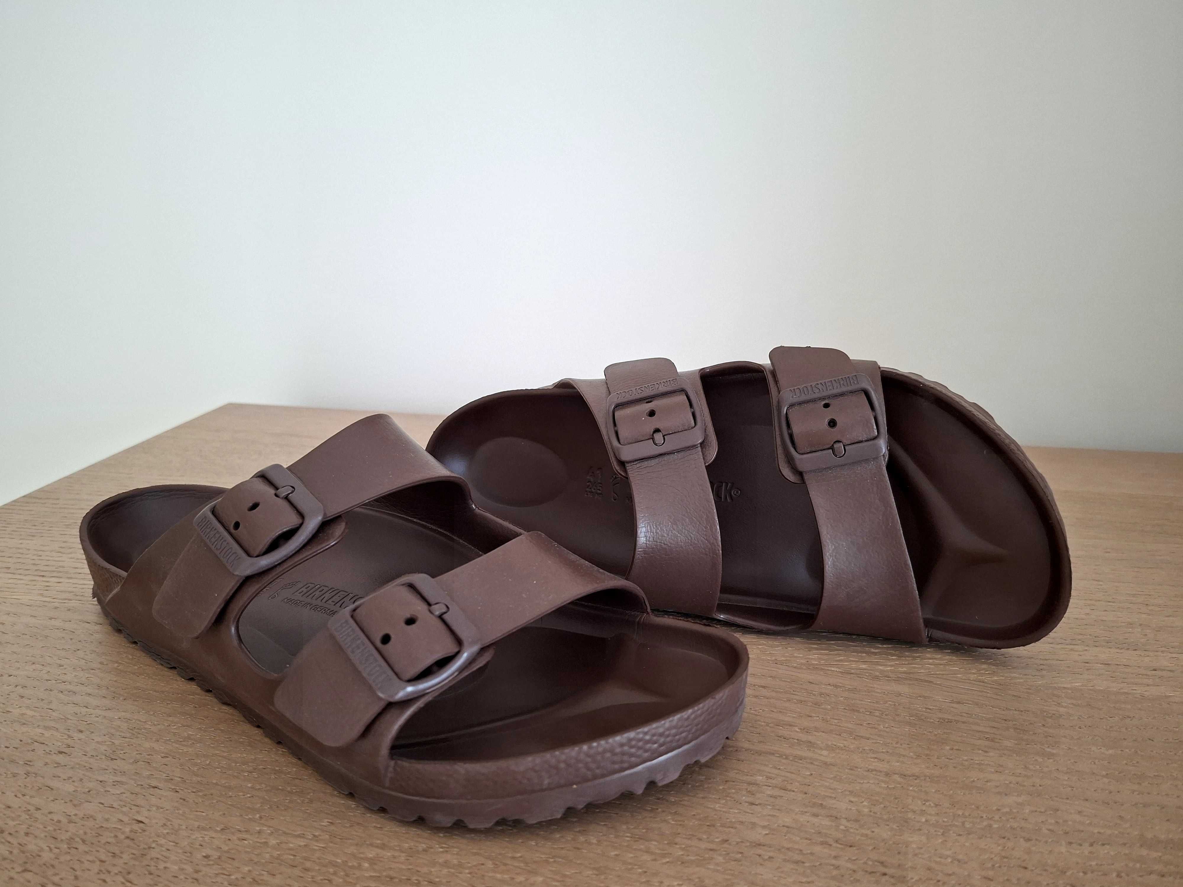 Sandálias Birkenstock Castanhas