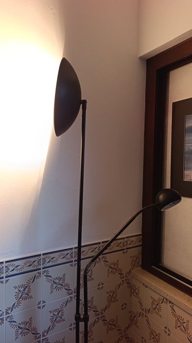 Candeeiro de pé alto