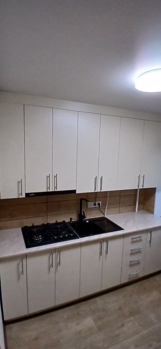 Кухня, шафа, ліжко, тощо