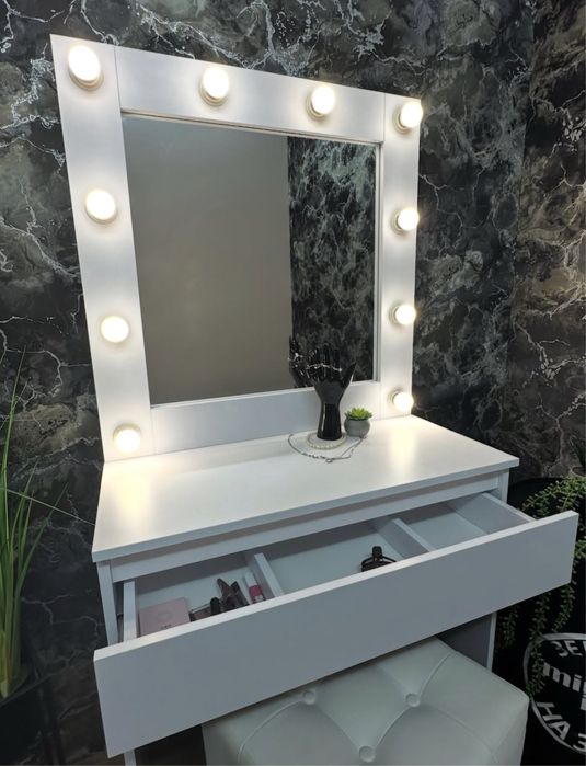 Столик стіл макіяжний led в наявності