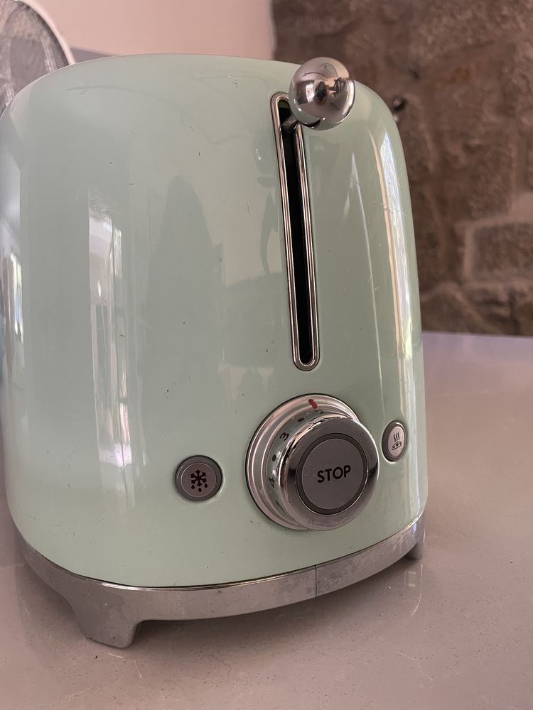 Torradeira Smeg com avaria