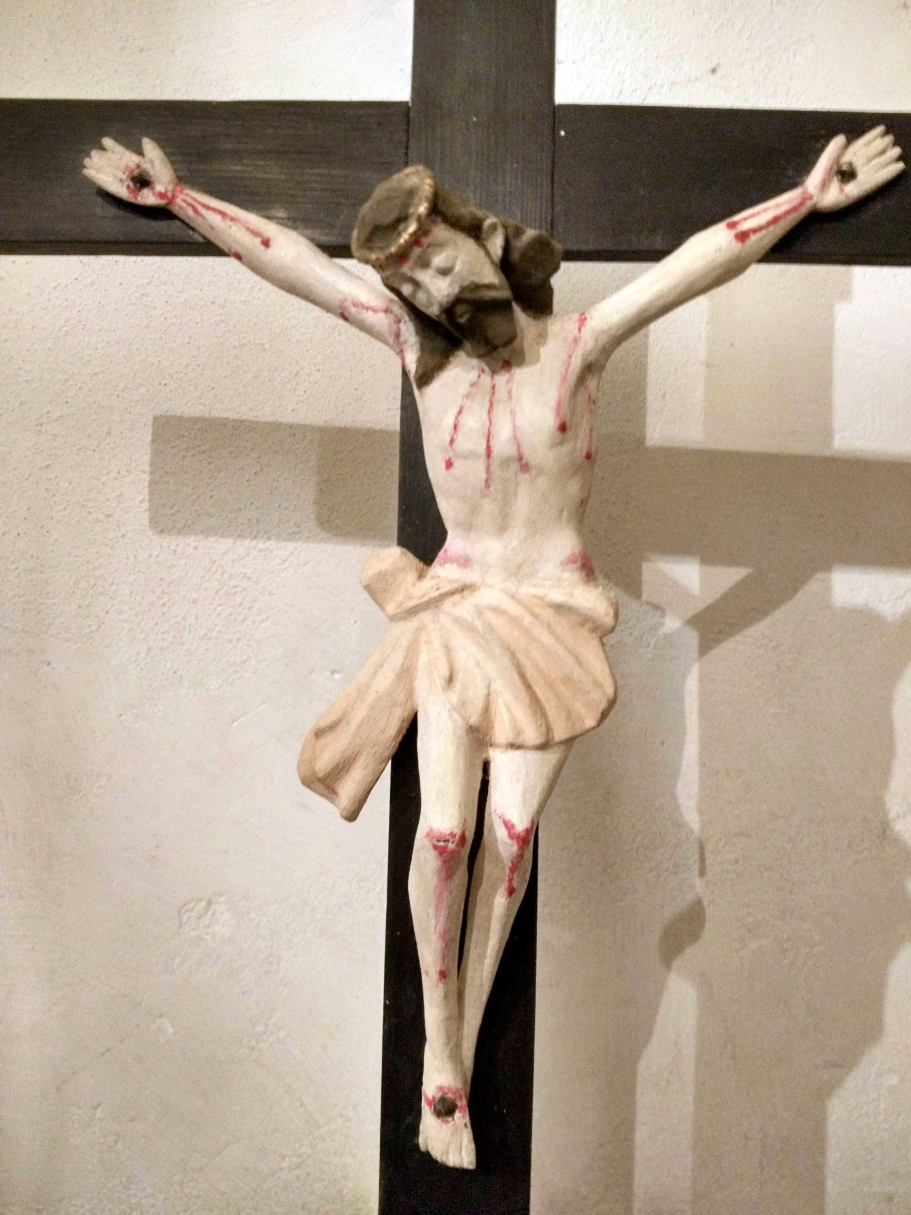Cristo Crucificado, em madeira entalhada, grandes dimensões, antigo