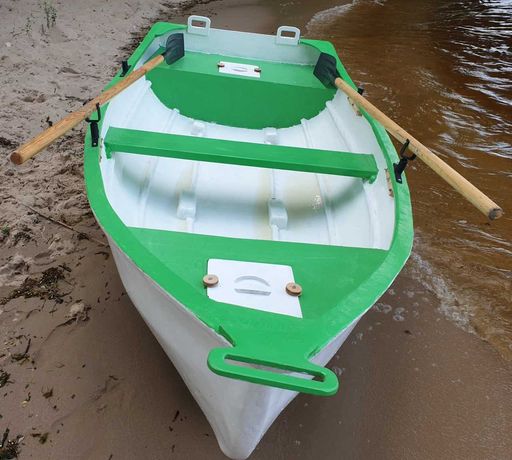 Стеклопластиковая лодка 3.2 м.