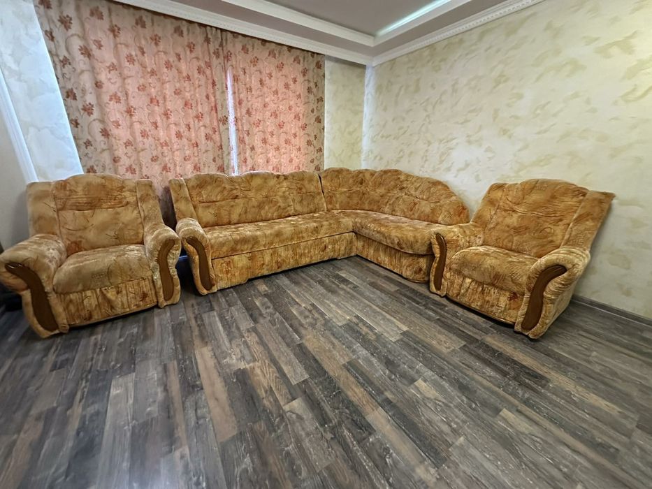 Диван кутовий з двома кріслами