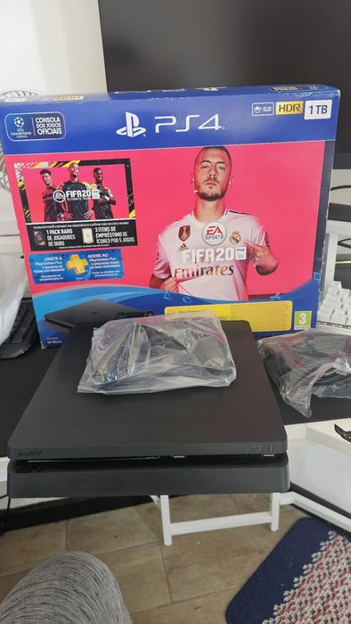 Ps4 slim 1tb com 6 jogos cd como novo ou sem jogos