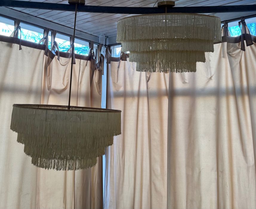 Подвесная люстра с бахромой и латунным каркасом