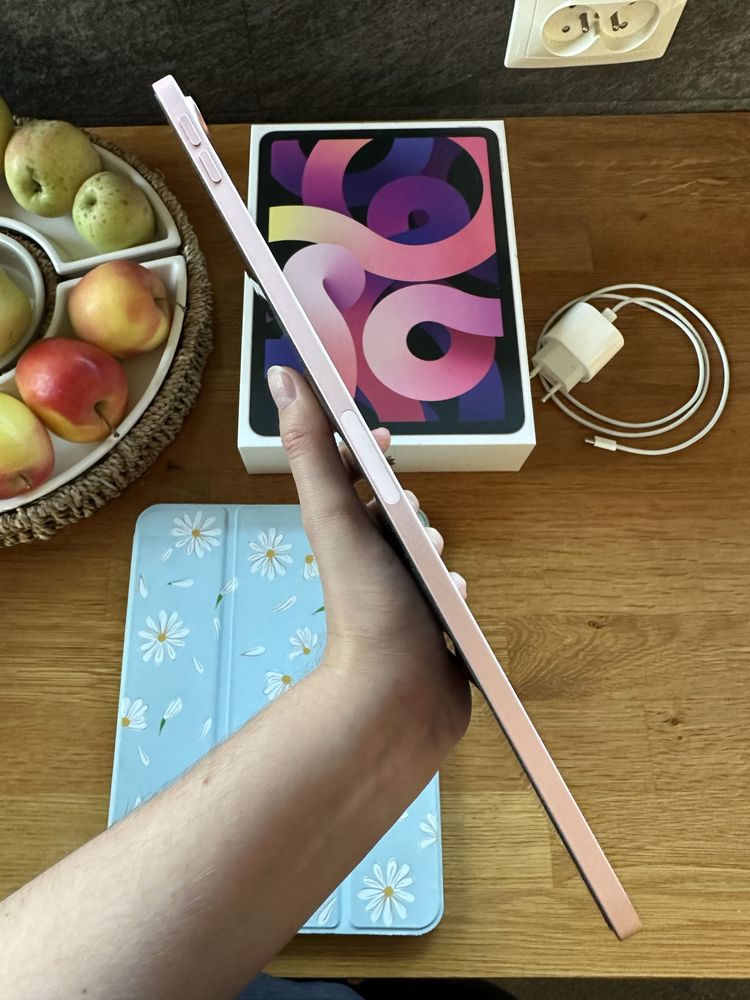 Różowy iPad Air 10.9 64Gb plus dodatki stan idealny