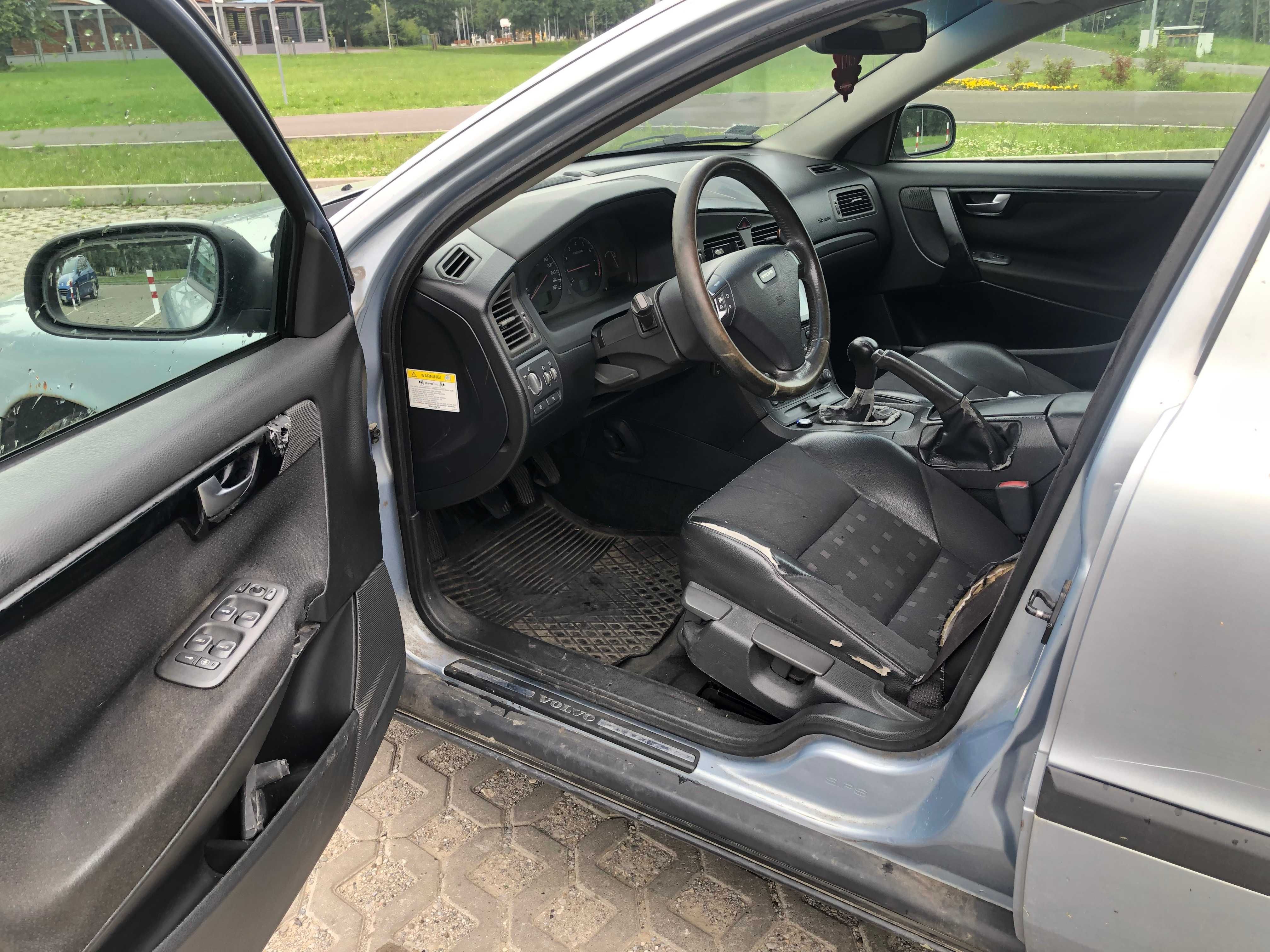 Volvo S60 2.4 benzyna + gaz; 2001 Hak