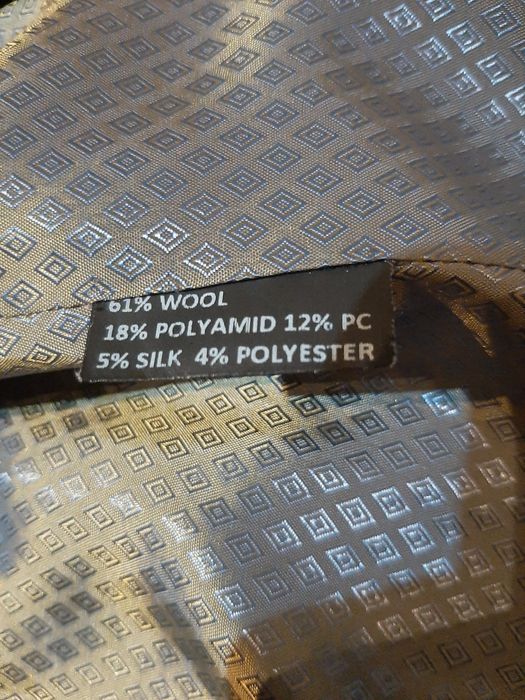 Klasyczny wełniany czarny płaszcz z paskiem