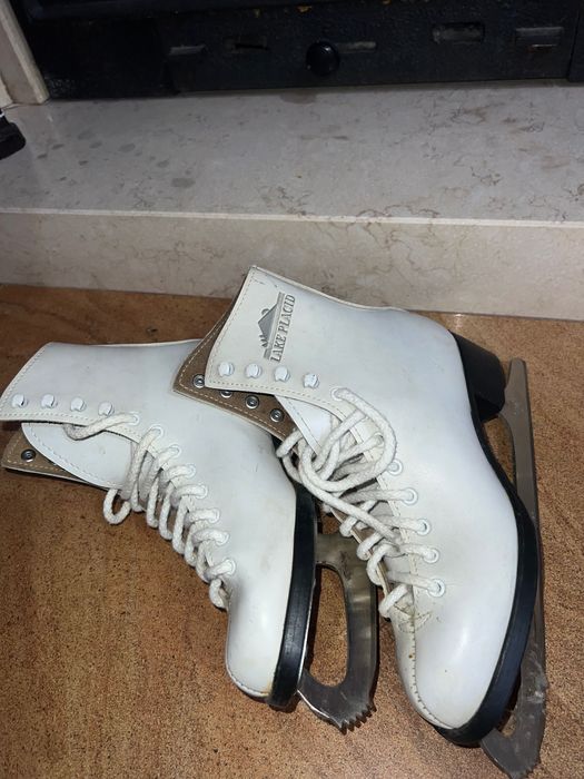 Łyżwy figurowe Lake Placid – rozmiar 9 ⅓ – klasyka na lodzie