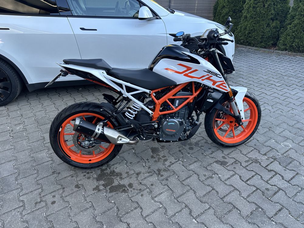 Ktm Duke 390 rok 2020  2372 km bezwypadkowy