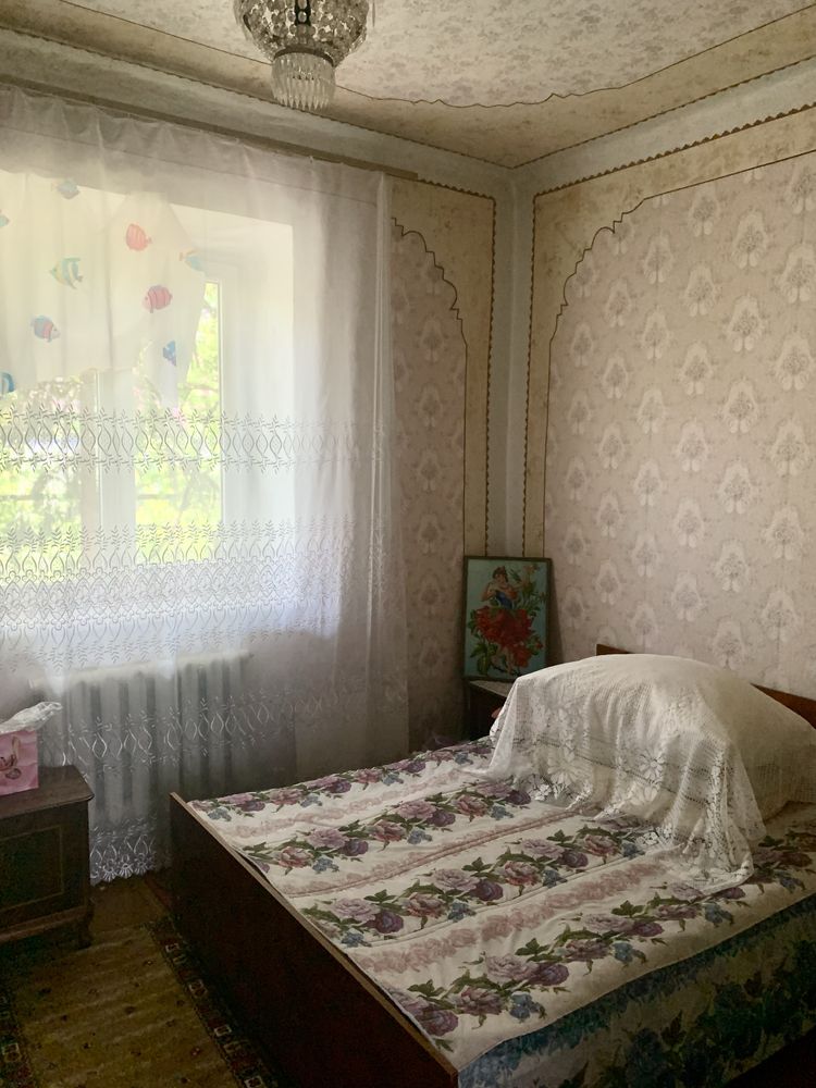 Будинок продаж з гаражем по вулиці Севанська