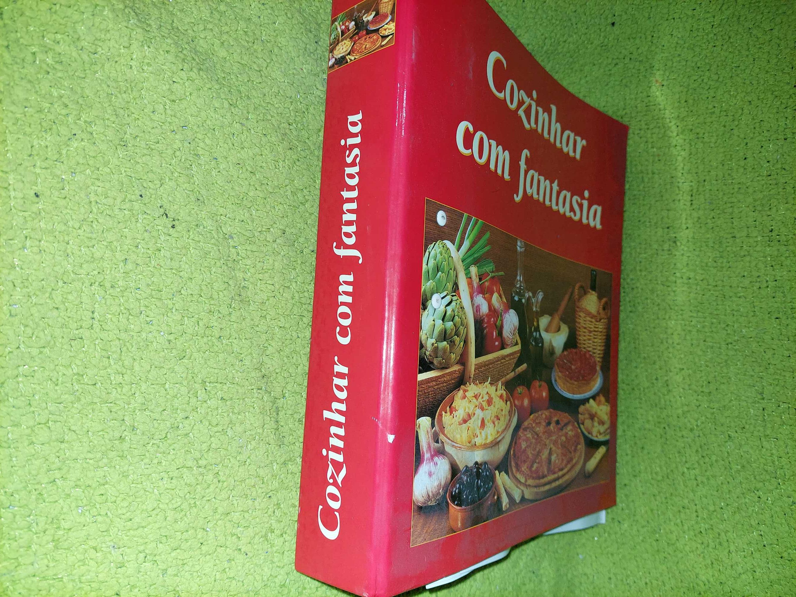 Diversos livros  incluindo uma coleção de receitas de cozinha