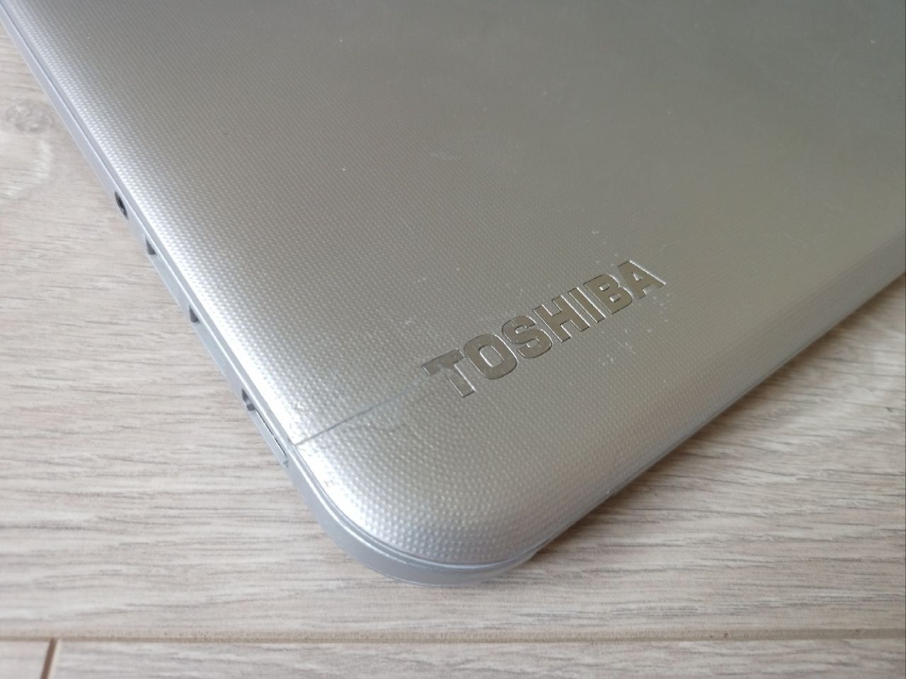 Ультрабук Toshiba з SSD
