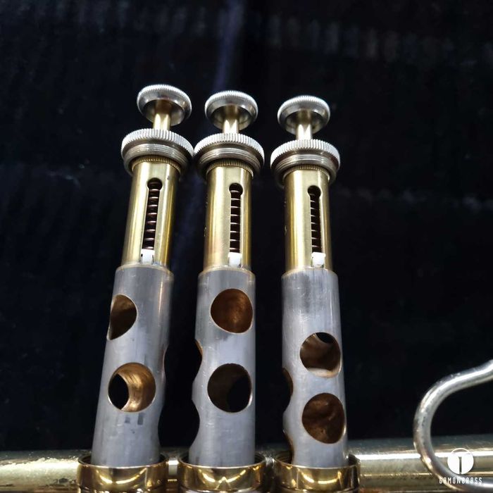 Vincent Bach TR300 prod. USA ustnik oliwka futerał trąbka