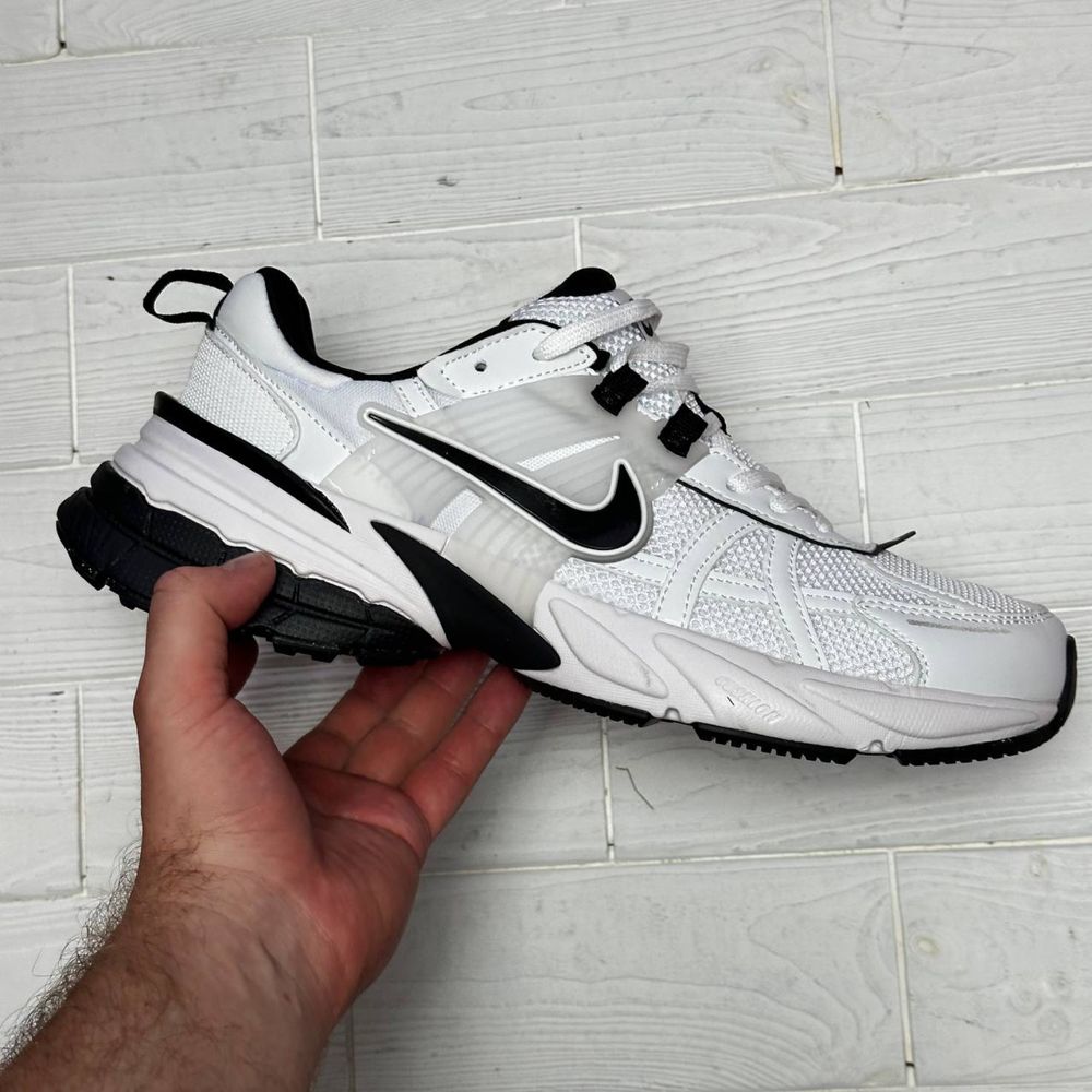 Чоловічі кросівки nike v2k run