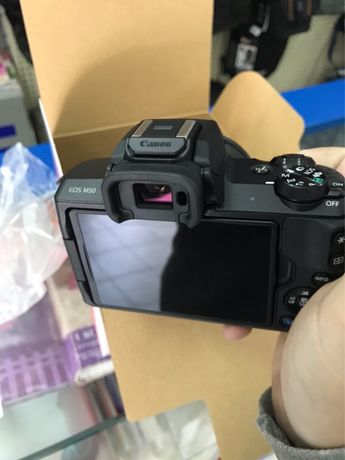 Продам фотоапарат canon m50 kit