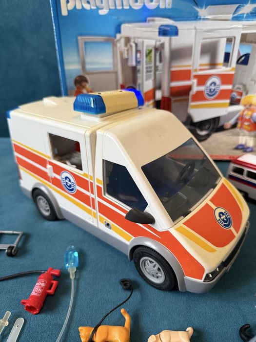 Playmobil – karetka + figurki + akcesoria (stan dobry)