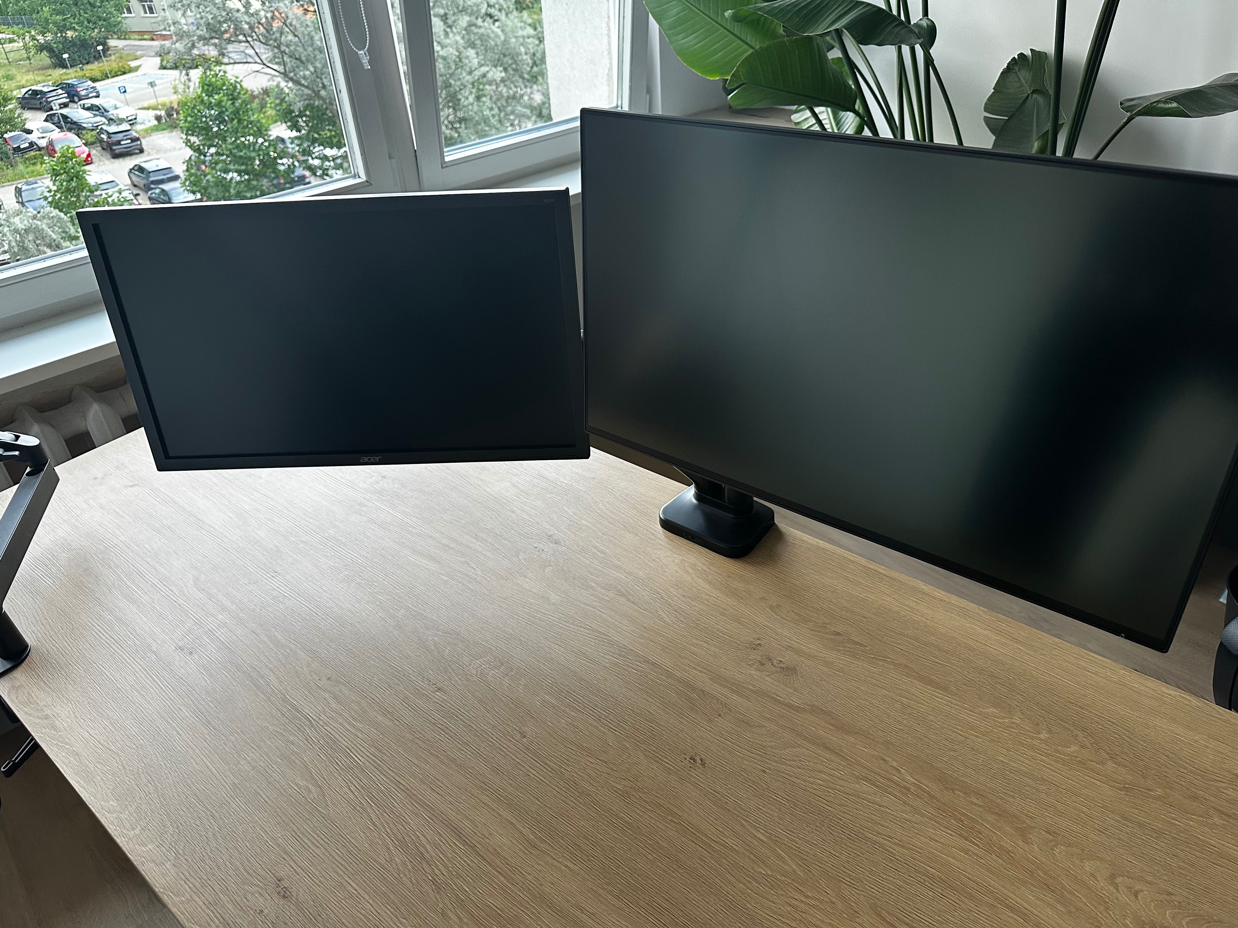 Uchwyt na monitory Silver Monkey UM-800
