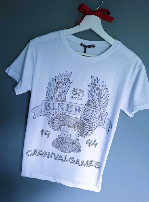 Biały t-shirt z orłem w cyrkoniach