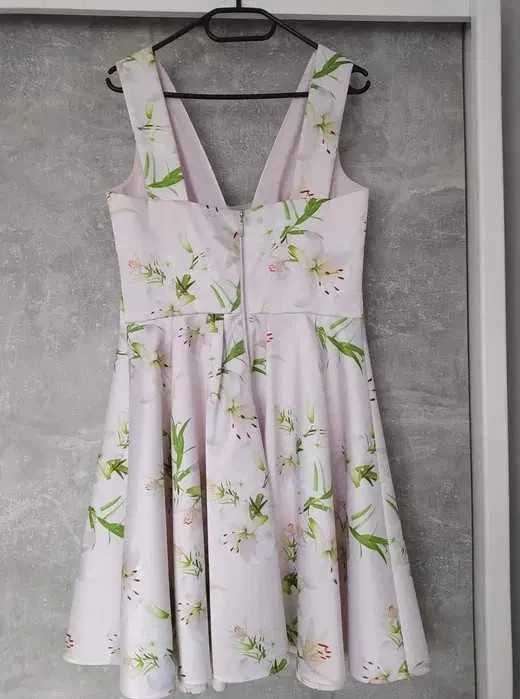 Elegancka sukienka w lilie MOHITO
