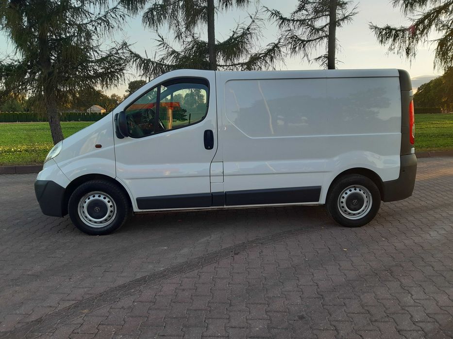 Opel Vivaro 2,0 CDTI 115 KM niski przeb. klima cały oryginał