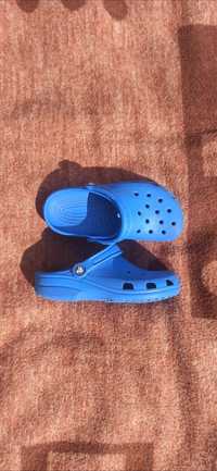 Niebieskie klapki dziecięce unisex Crocs
