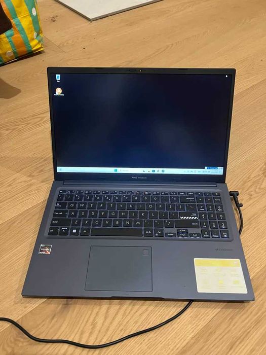 ASUS VivoBook 16GB/512/Win11 z 2023 roku stan bardzo dobry