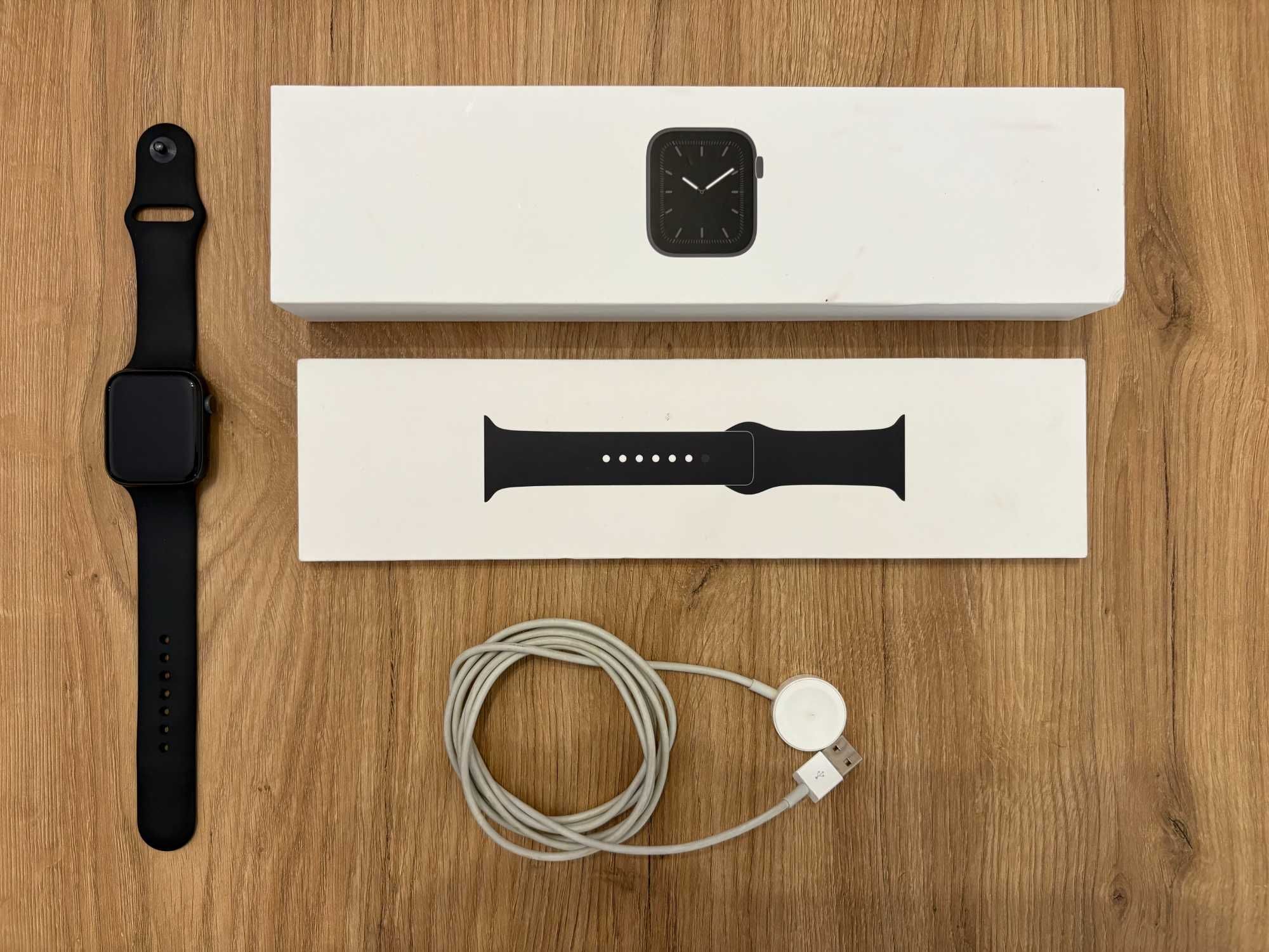 Apple Watch Series 5 44mm Space Gray