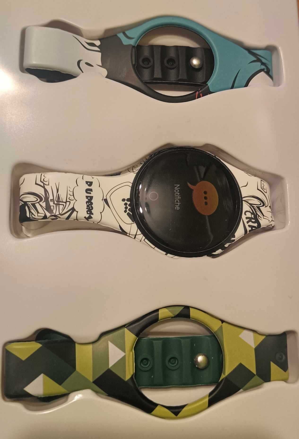 Smartwatch MOTUS Color  zegarek z wymiennymi paskami.