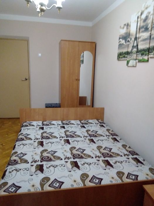 Сдам красивую комн с балконом без хоз Толбухина 3000гр 1 парню