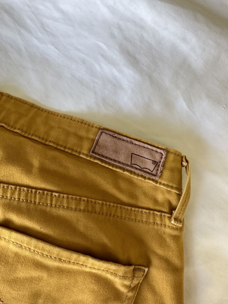 Legging Levi’s cor amarelo mostarda