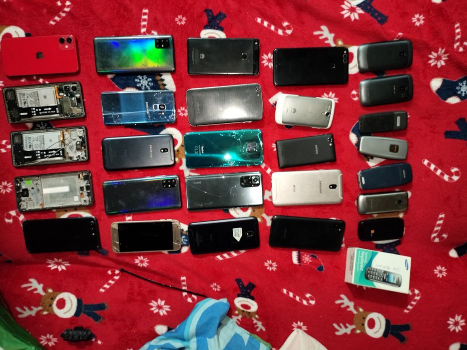 Telefony sprawne i uszkodzone