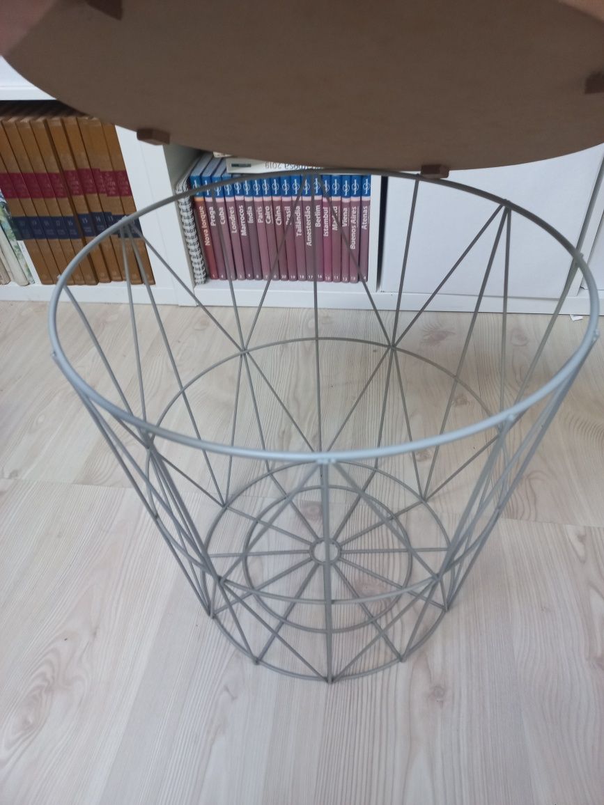 Mesa/cesto de apoio