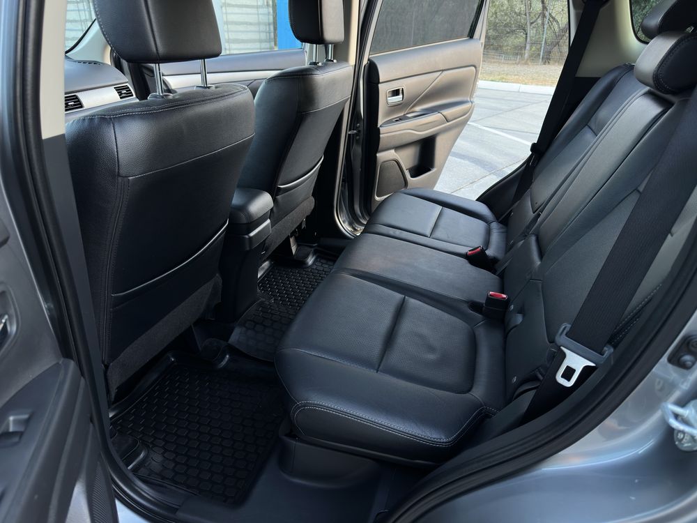 Продам MITSUBISHI Outlander 2.4 Ultimate 2014