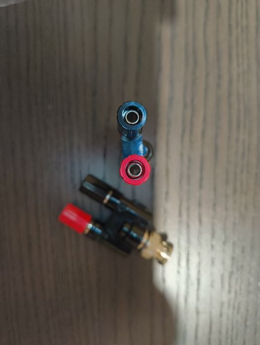 Adaptador BNC Macho - 2x Banana Femea 4mm