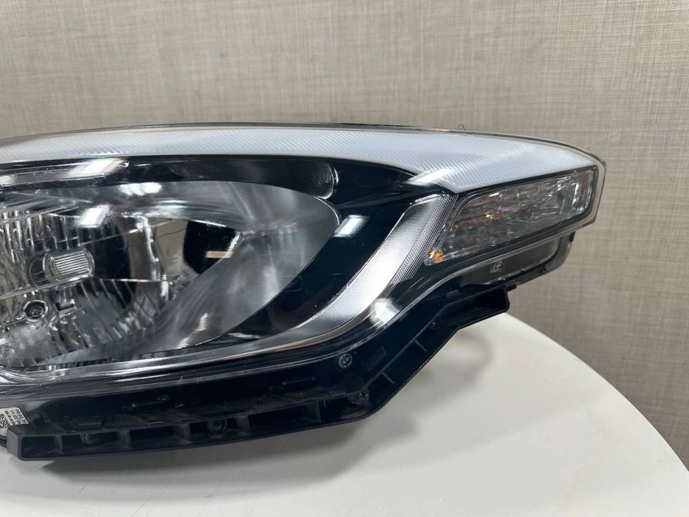 Фара передняя правая Hyundai i20 2 (2014-2020 г.) 92102C8