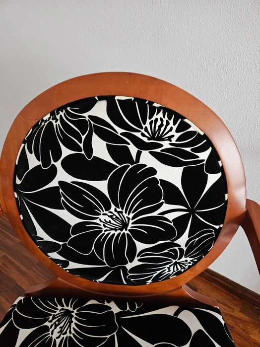 Poltronas em folha de cerejeira.