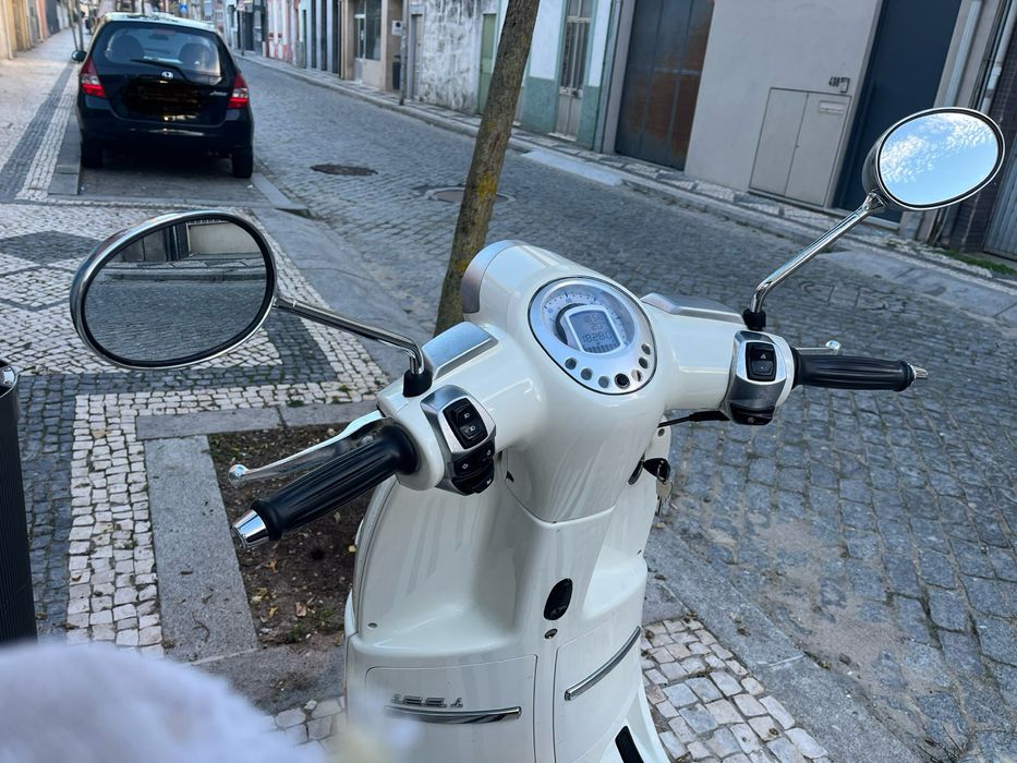 Scooter Peugeot Django