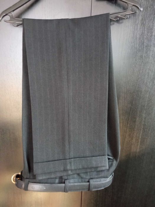 Sprzedam męski garnitur wzrost około 170cm.