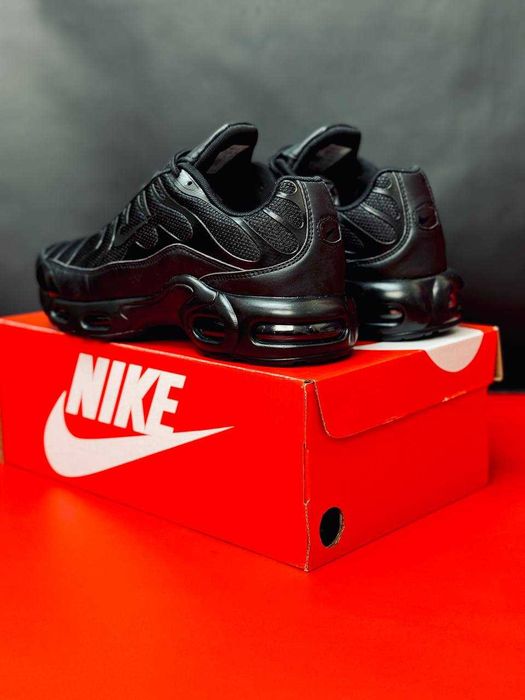 Мужские кроссовки осенние Nike Tn Plus черные кросівки найк чорні
