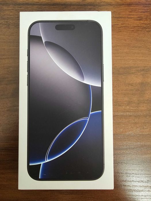 Nowy iPhone 16 Pro Max z wbudowaną pamięcią 256GB.