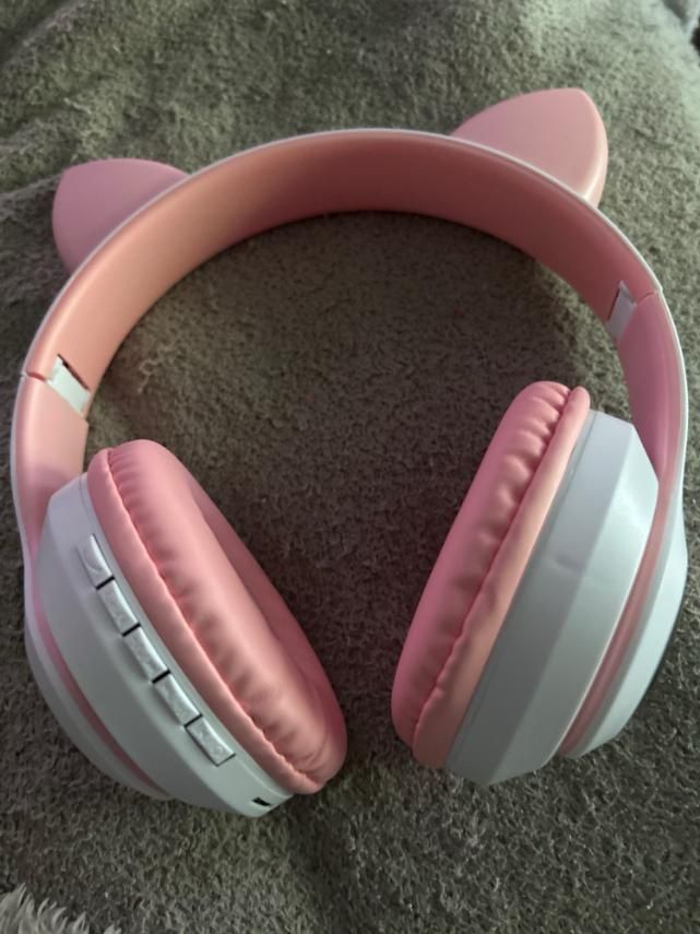 Нові бездротові Bluetooth навушники