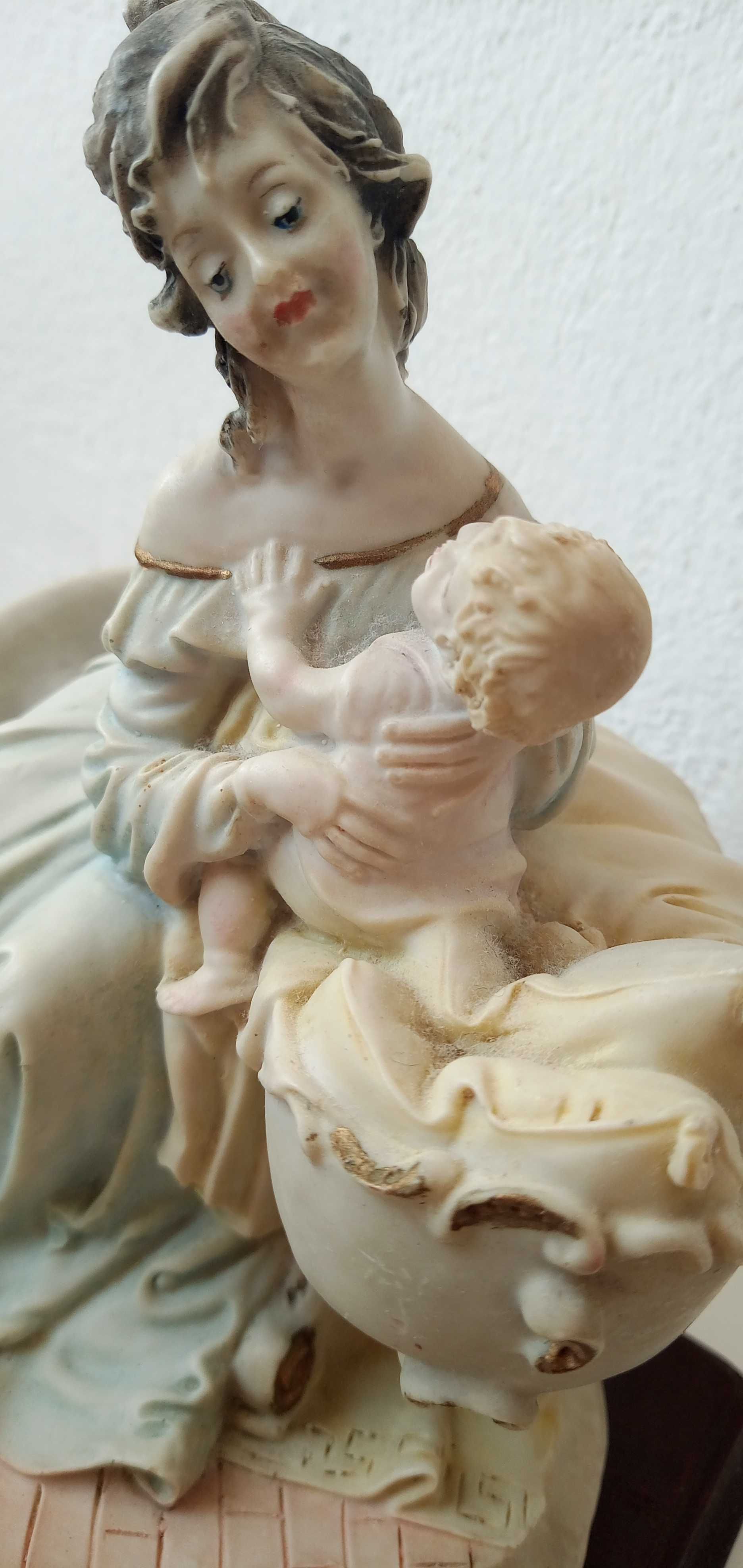 Estatueta com base madeira 20€