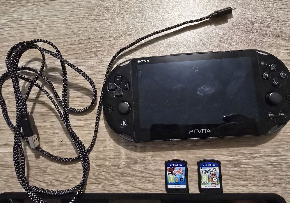 Playstation Vita Slim i 2 gry