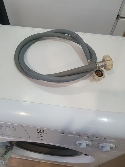 Продам стиральную машину Indesit