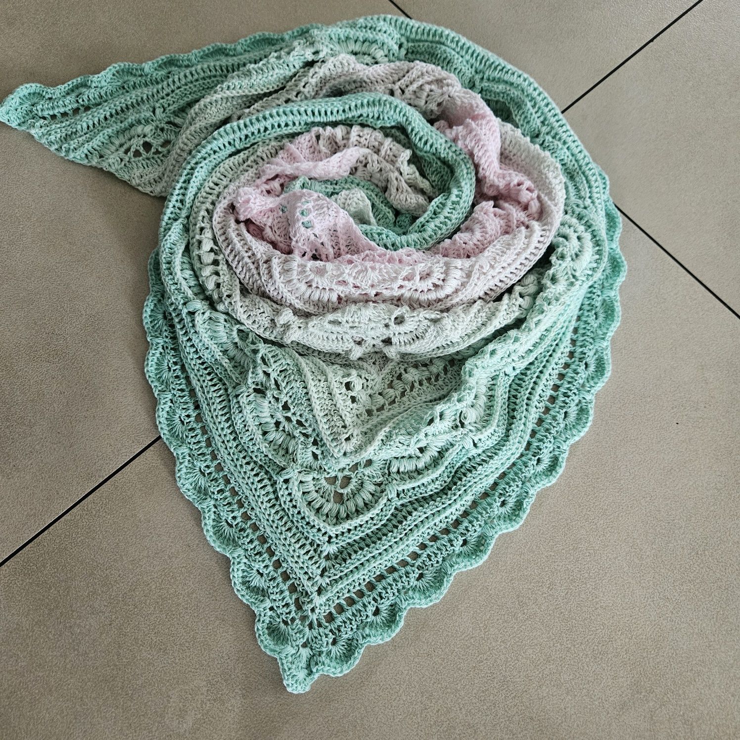 Chusta robiona na szydełku rękodzieło Handmade