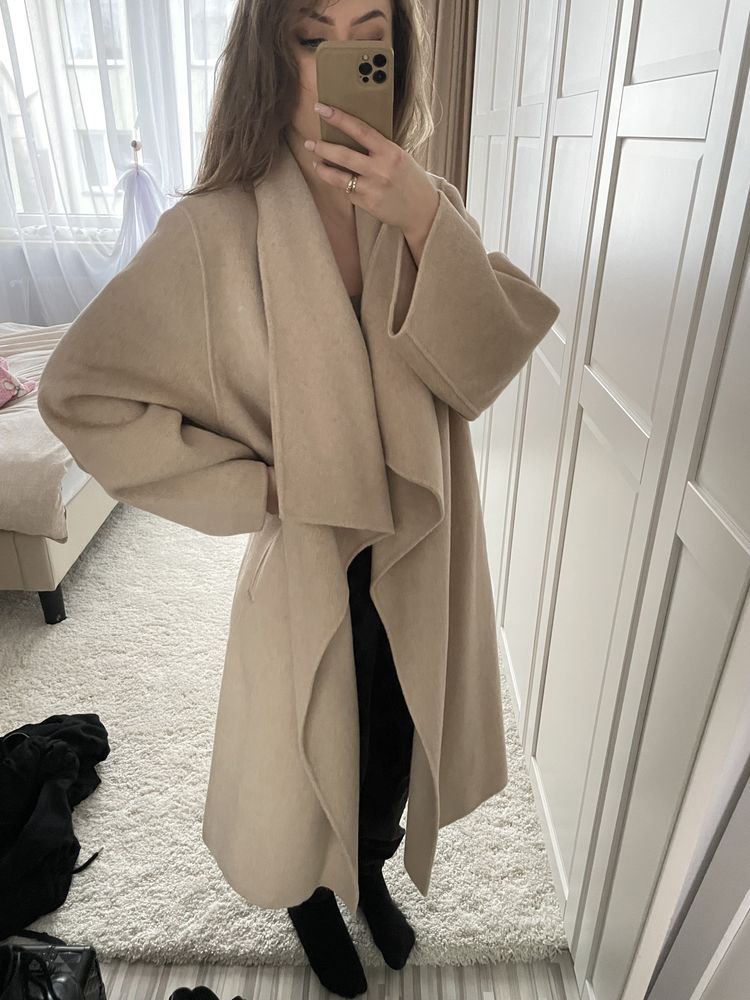 Wełniany płaszcz Massimo Dutti L/40 handmade z klapami beżowy